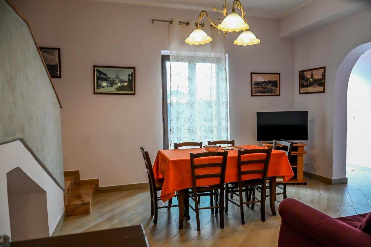 Etna Dimora Dei Saponari Villa เตรคาสตาญิ ภายนอก รูปภาพ