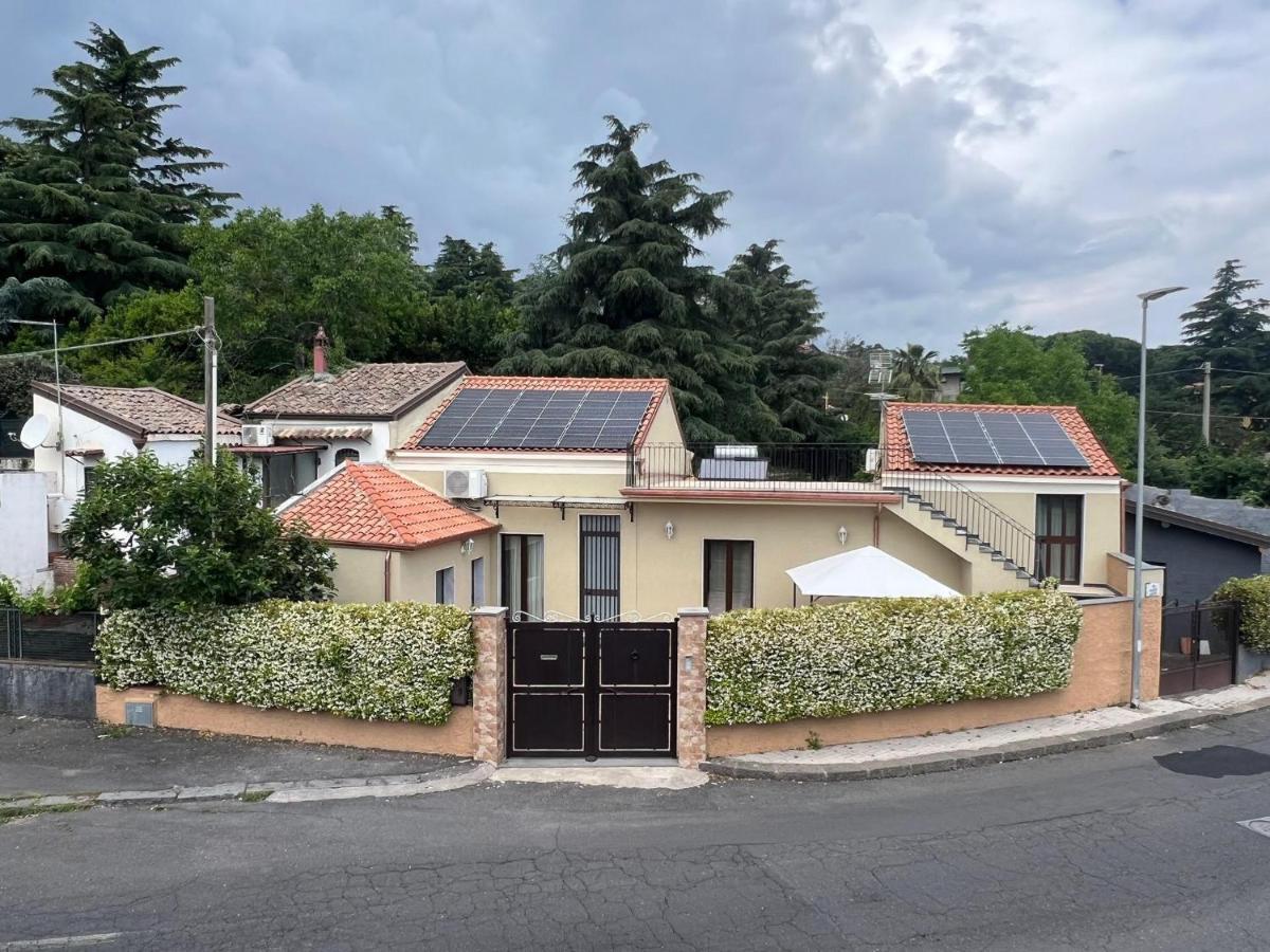 Etna Dimora Dei Saponari Villa เตรคาสตาญิ ภายนอก รูปภาพ