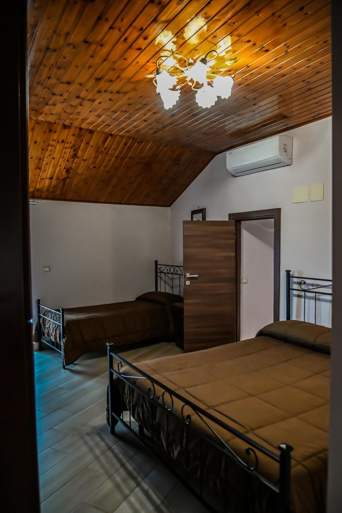 Etna Dimora Dei Saponari Villa เตรคาสตาญิ ภายนอก รูปภาพ