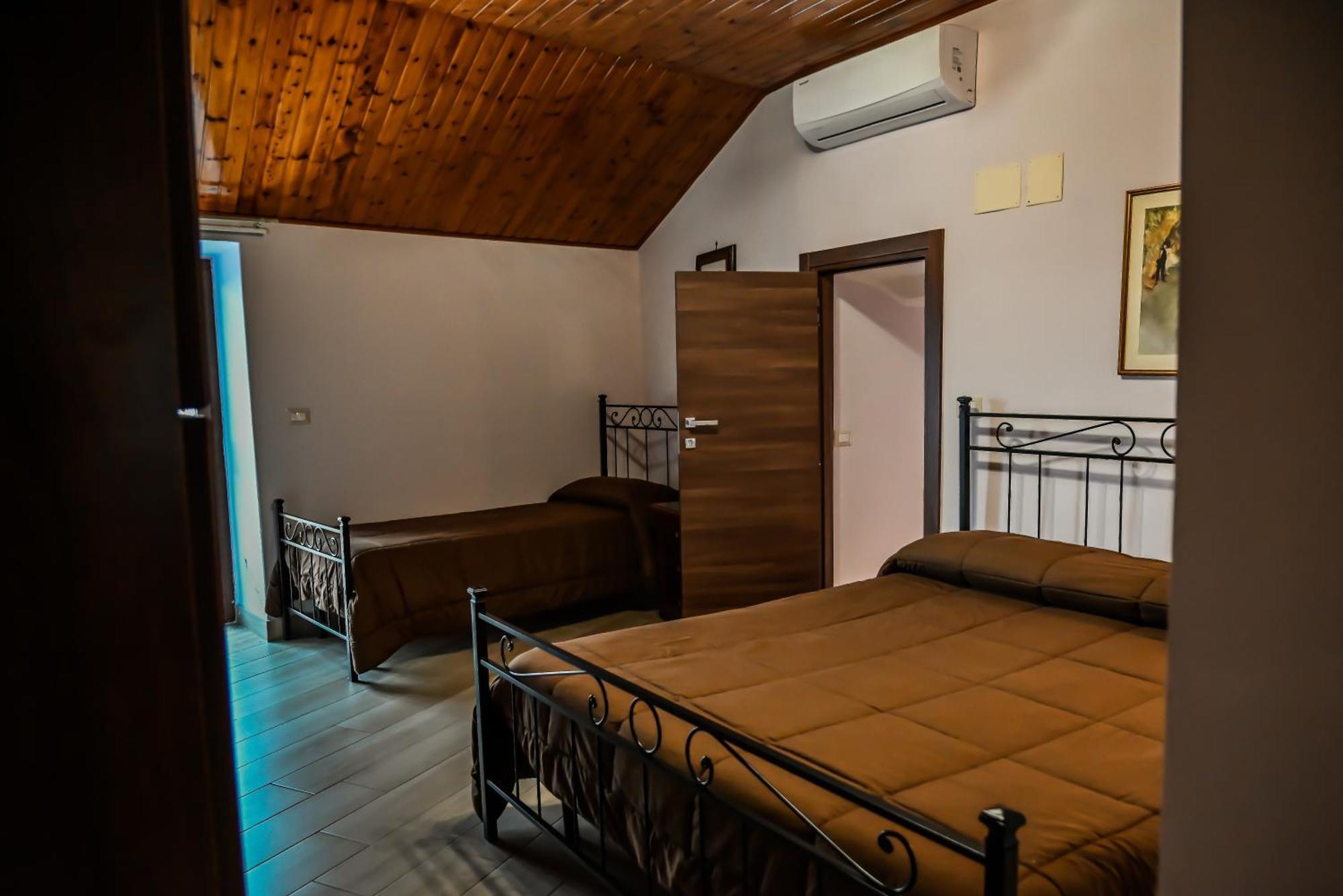 Etna Dimora Dei Saponari Villa เตรคาสตาญิ ภายนอก รูปภาพ